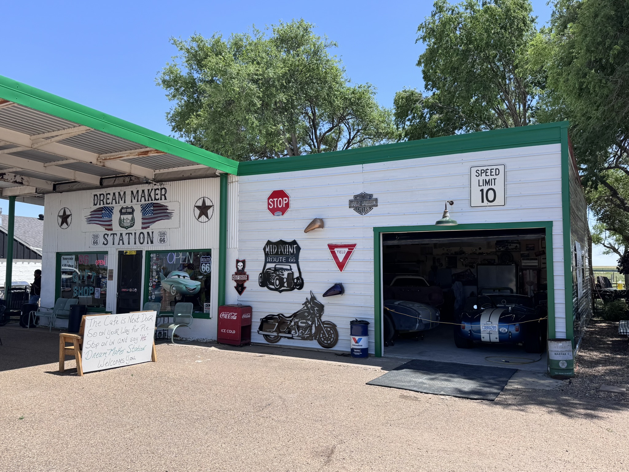 Route 66 Midpoint Cafe, Adiran TX
